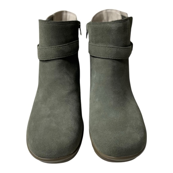 Skechers Parallel Day Date Women’s Sage Green Suede Wedge Ankle Boots - Picture 2 of 10